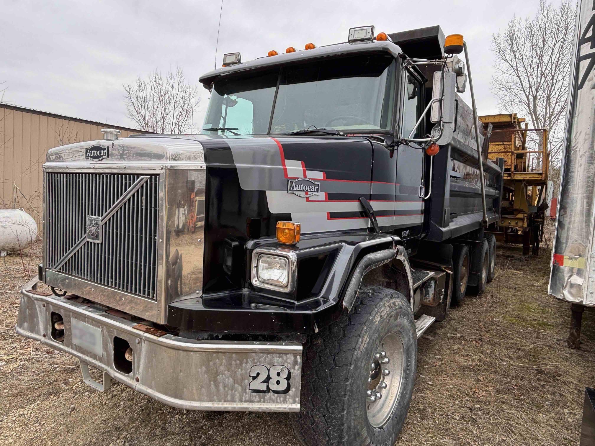 1996 VOLVO Quad-Axle - Image 2